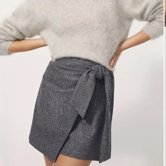 Aritzia Wilfred Wrap Front Wool Cashmere Bow Mini Skirt Grey Plaid Size 4 - Picture 3 of 9